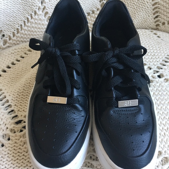 Air Force 1 - Picture 3 of 6